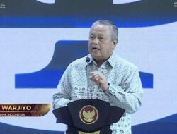 Gubernur BI Menyatakan Dollar Kuat Mendorong Investor Asing Meninggalkan Indonesia