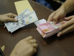 Pidato Menanti Pergelaran The Fed, Dolar Mendekati Rp16.000 di Pasar