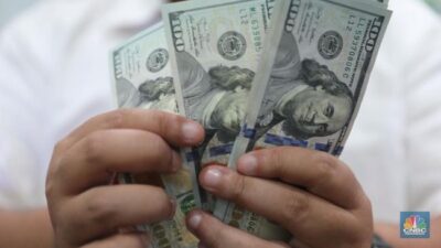 Rupiah Merosot Sambut Natal, Dolar Menguat Sedikit ke Rp16.185