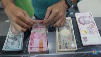 Menunggu Keputusan The Fed, Dolar AS Menguat Sedikit ke Rp 15.925