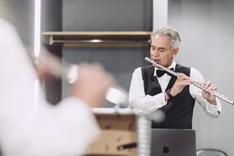 Dari Opera ke Generasi Muda, Andrea Bocelli Bawa 30 Tahun Romanza ke Indonesia