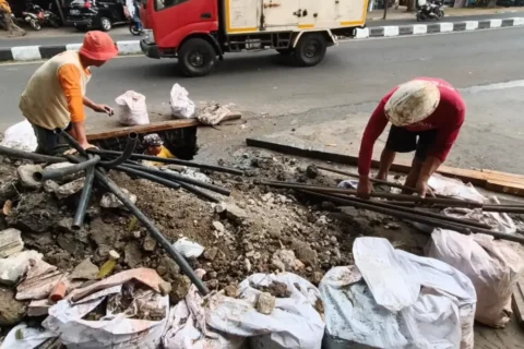 Target Penataan Jaringan Kabel Bawah Tanah Kota Bandung Terancam Meleset Akibat Buruknya Perencanaan dan Koordinasi